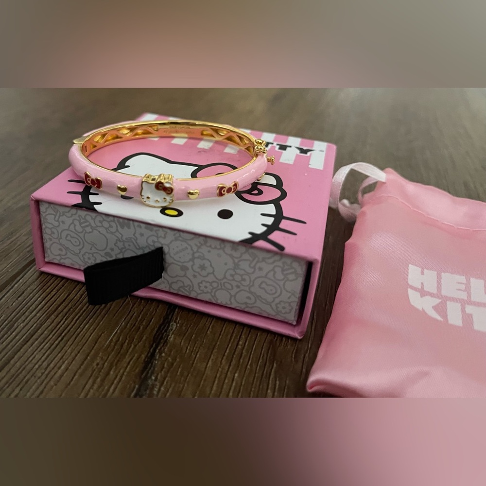 HELLO KITTY-NWT/Box Gold Plated Metal/Pink Enamel Bangle Bracelet With Lock